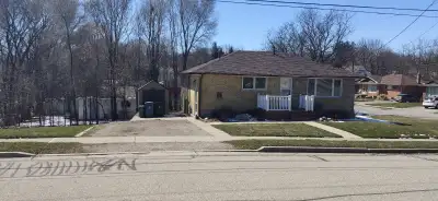 Duplex detached bungalow house Upper level for rent at central east Guelph. Large lot with shed, CAR...