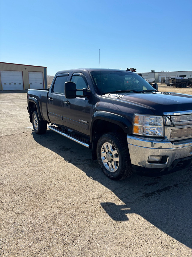 2011 Silverado 2500 in Cars & Trucks in Swift Current - Image 3