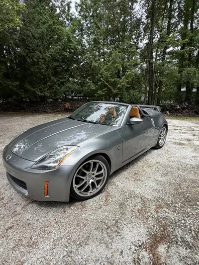 Superbe Nissan 350Z 2005, édition 25e anniversaire (rare), cabriolet manuel 6 vitesses, avec seuleme...