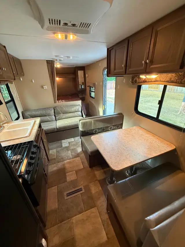 2016 Coleman Lantern Bunkhouse Travel Trailer in Travel Trailers & Campers in Nanaimo - Image 7