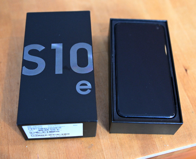 Samsung Galaxy S10e petit format 128gb (île Perrot) dans Téléphones cellulaires  à Ville de Montréal