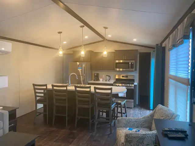 Beautiful Lakefront Park Model in Park Models in Kawartha Lakes - Image 4