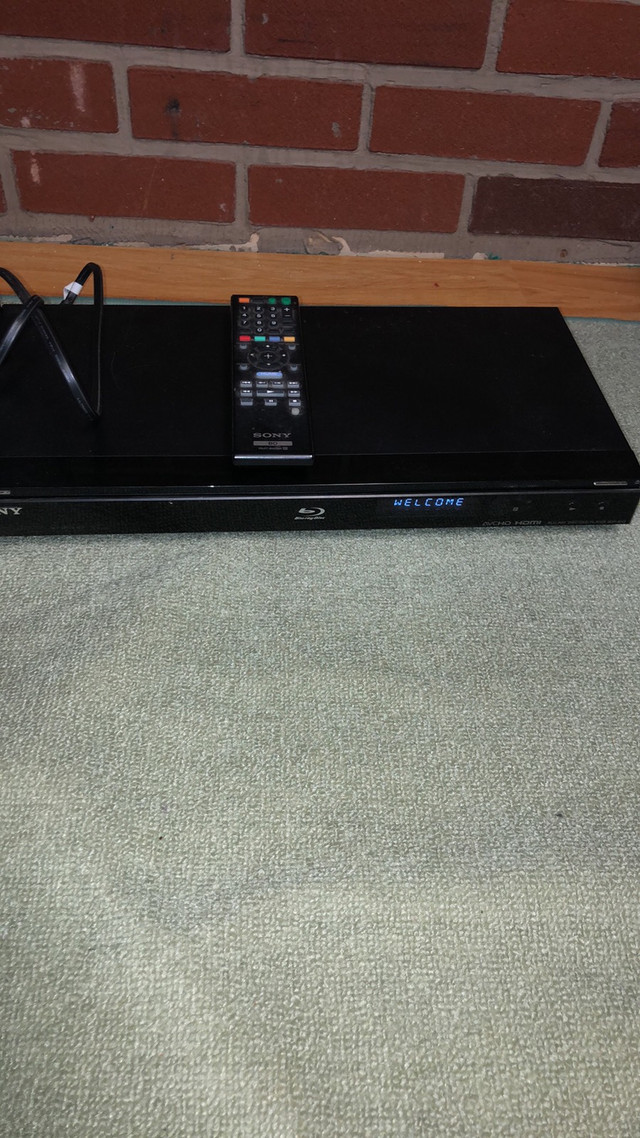 Sony Blue Ray DVD Player in Video & TV Accessories in Edmonton - Image 3