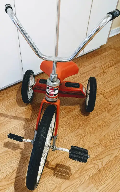 Vintage Radio Flyer Retro Style Red Wood Deck Kid Twist Scooter in Toys & Games in Oshawa / Durham Region - Image 9