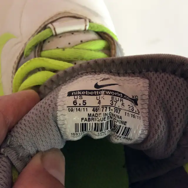 Soccer shoes size 8 kids. in Kids & Youth in Mississauga / Peel Region - Image 5