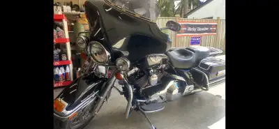 03 Harley ultra classic 42,000 km asking 7000 or best offer runs great new parts gym six speed trans...
