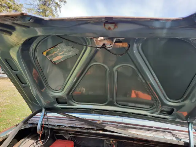 1979 Cutlass Calais parts car with T Bar roof in Classic Cars in Belleville - Image 3