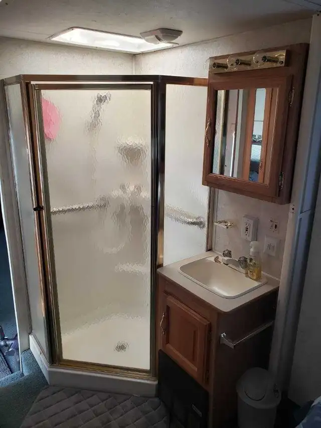 2002 sportsman 5th wheel trailer in Travel Trailers & Campers in Regina - Image 7