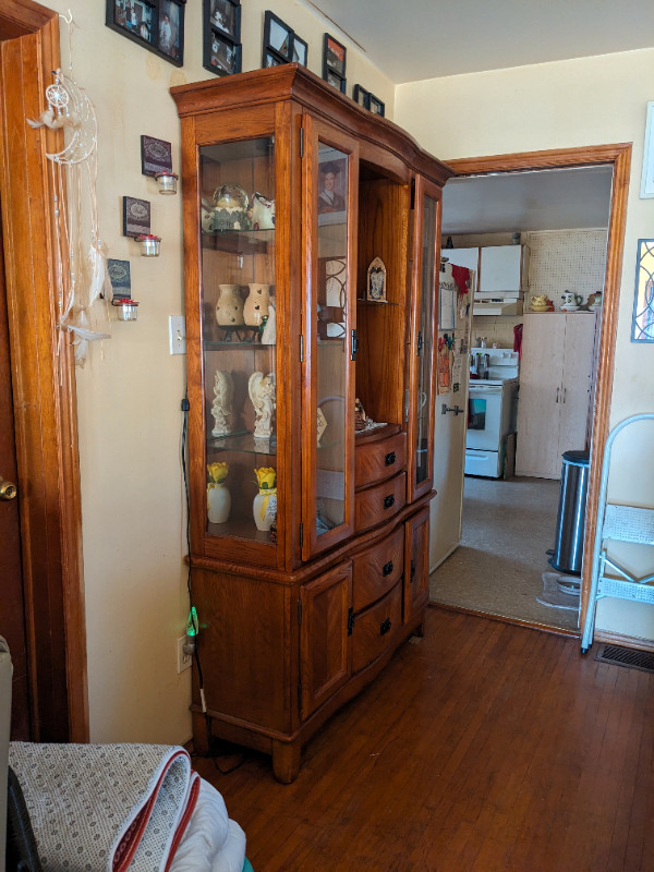 Solid Oak Hutch in Hutches & Display Cabinets in North Bay - Image 2