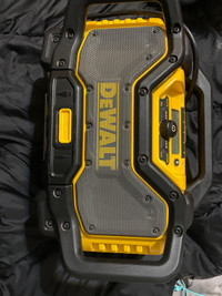 DEWALT 20V/60V MAX FLEXVOLT Lithium-Ion Bluetooth Radio with Bui