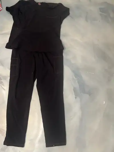This is a used XL Dickies scrub set in black