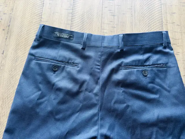 Kenneth Cole Awearness Modern Fit Dress Pants - NEW - Size 32 in Men's in Strathcona County - Image 5