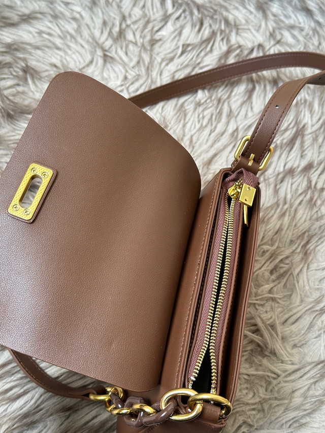 Leather crossbody bag $30 brand new in Women's - Bags & Wallets in Calgary - Image 3