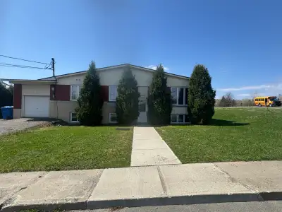 4½ (2 chambres) entièrement repeint à louer– Shawinigan Libre immédiatement ! Situé dans un secteur...