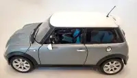 1:18 Diecast Autoart BMW Mini Cooper S Dark Silver White Roof