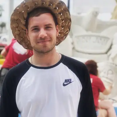 Toronto web designer helping small businesses look more professional online and get more leads. I bu...