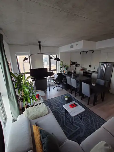 Suite à mon départ de Montréal, je cède mon magnifique 4 ½ moderne et lumineux au cœur du centre-vil...