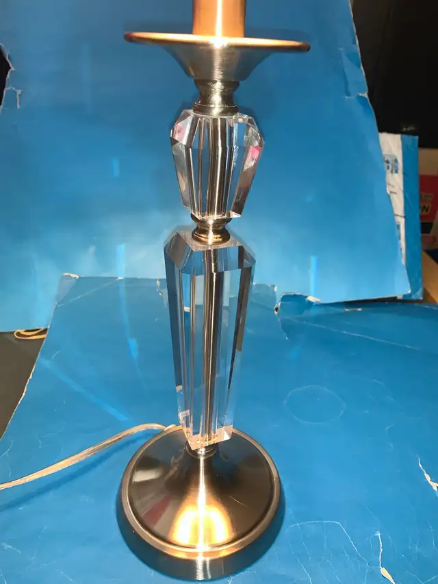 Beautiful Crystal Night Stand Lamp/table Lamp-H 23”great con $15 in Indoor Lighting & Fans in Markham / York Region - Image 3