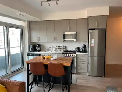 Available Sept 1 – 2 Bed + Den Condo in Downtown Hamilton!