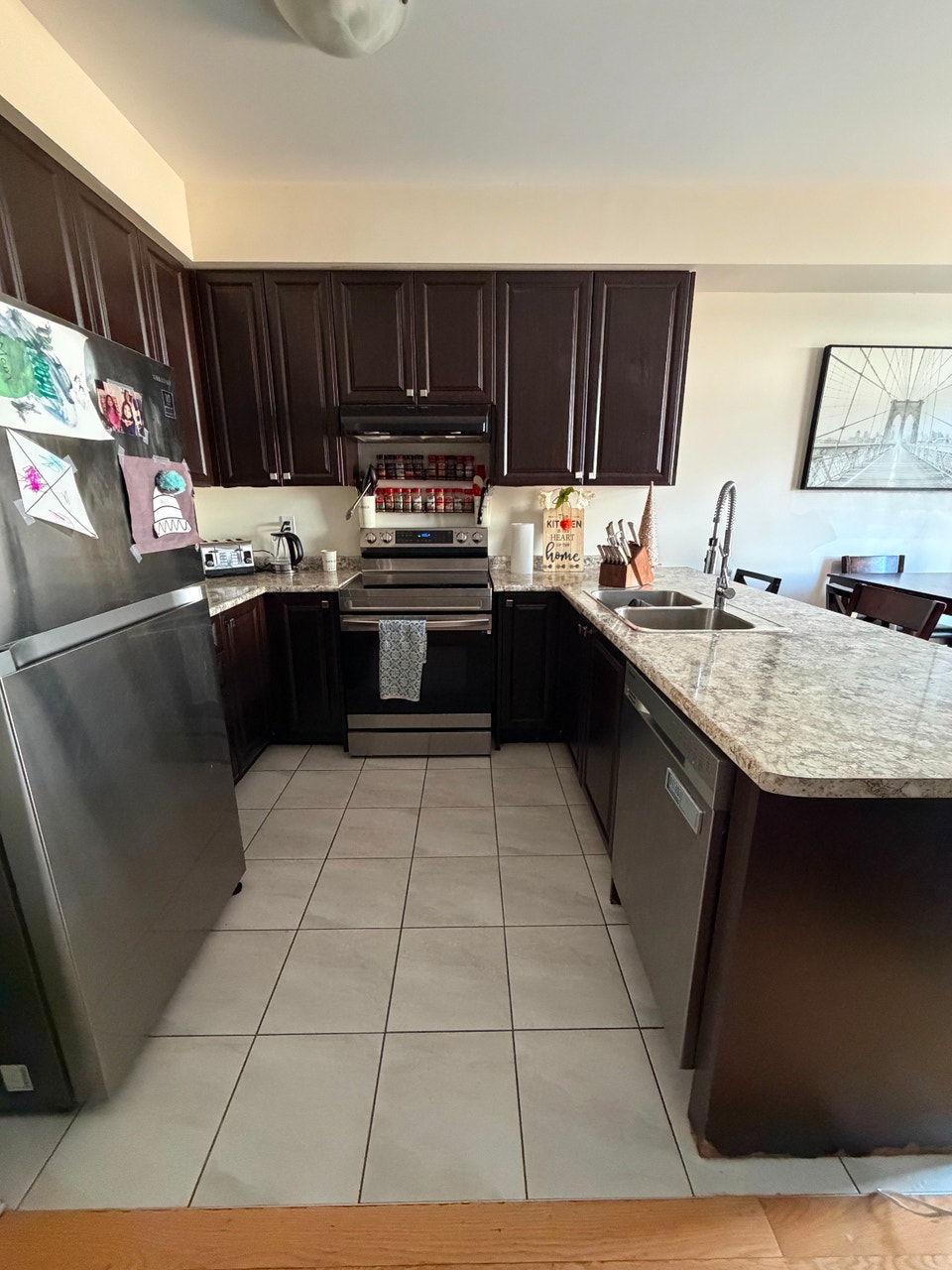 WELL-MAINTAINED 3-BEDROOM TOWNHOUSE FOR LEASE – WEST BRANT 3
