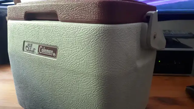 Lil Oscar Coleman Lunch Box / Cooler in Hand Tools in Norfolk County - Image 9