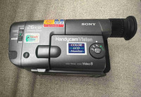 Sony CCD-TRV22 8mm video8 camcorder handycam