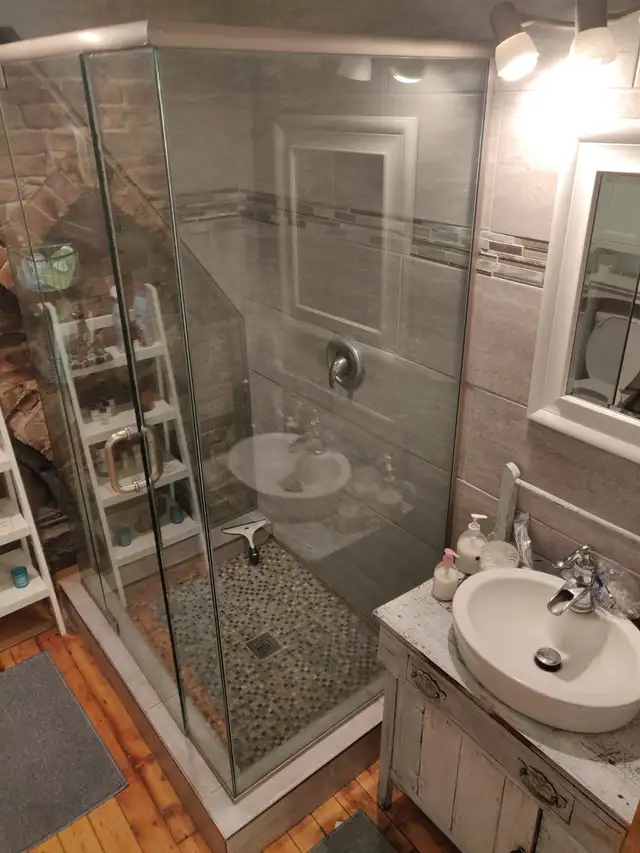 2 Bedroom Apartment For Rent ALL INCL, Downtown, KGH, Queens