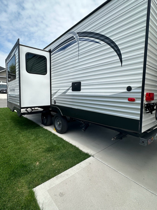 Summerland 2400BH in Travel Trailers & Campers in Leamington - Image 3