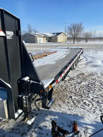 Hi offering trailer for rent It’s a 28ft total length 135$ a day requires class 3 license to pull it...