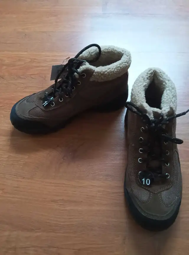 WindRiver Leather Boots Size 10 in Men's Shoes in Markham / York Region - Image 4