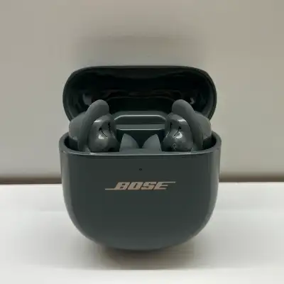 Bose QuietComfort Earbuds II In-Ear Noise Cancelling True Wireless Earbuds for SALE! In Very Good Co...