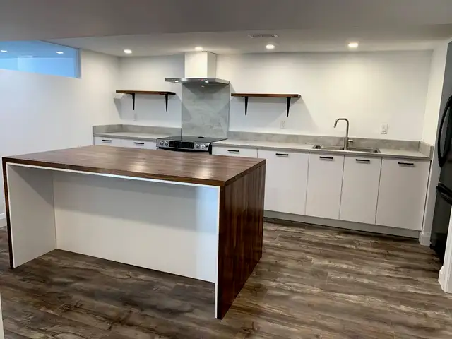 ✨ Large 1-Bed   DEN LEGAL Basement Aprtmt – Mid Waterloo ✨