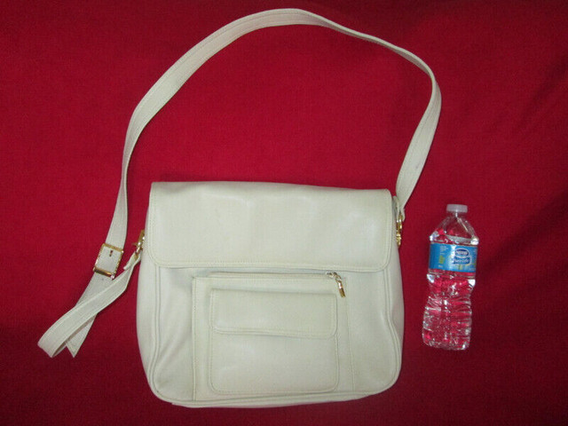 cream Handbag in Great Condition in Women's - Bags & Wallets in Markham / York Region