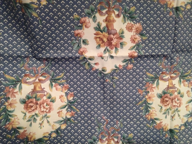 Upholstery fabric - floral print upolstery in Hobbies & Crafts in Oakville / Halton Region - Image 3