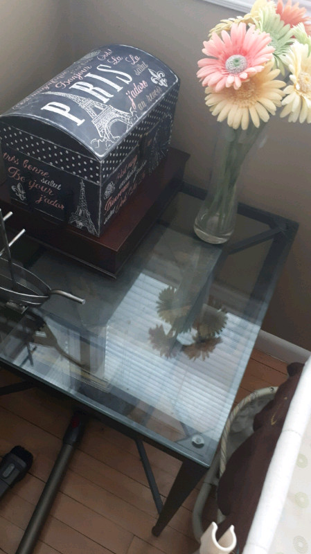 Glass Coffee table and 2 end table Set in Coffee Tables in Moncton - Image 2