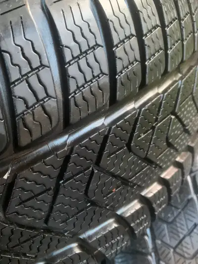 Pirelli RSC RunFlat technology. Four Pirelli Sottozero Series IlI winter tire set with deep tread. T...