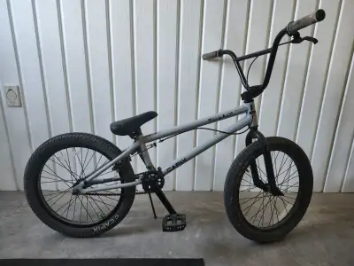 BMX Capix 20 po. Très bon état comme neuf, View more