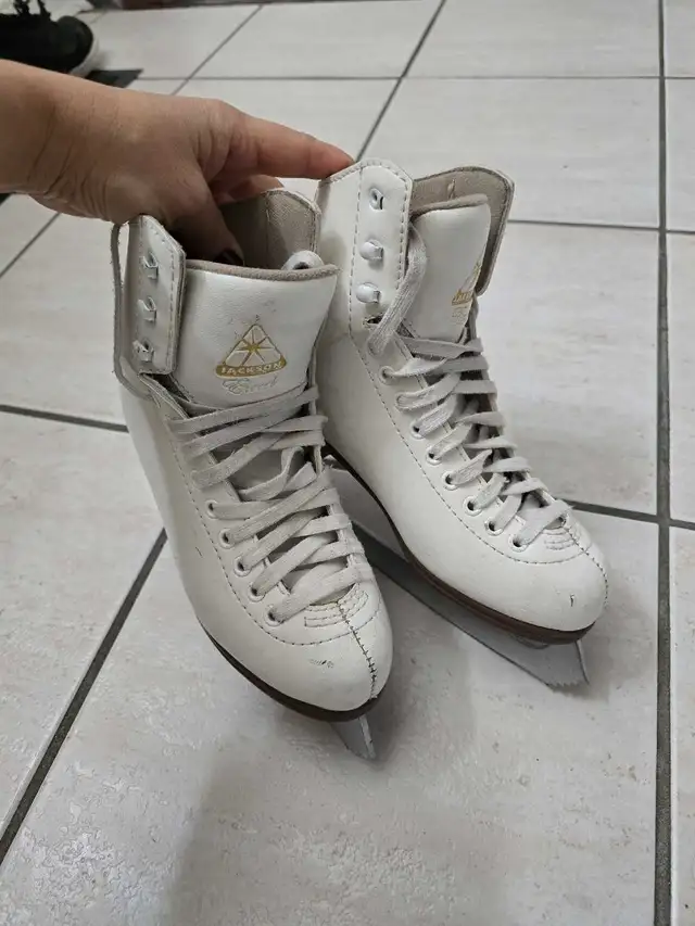 figure ice skates 3 Jackson Youth in Skates & Blades in Mississauga / Peel Region - Image 2