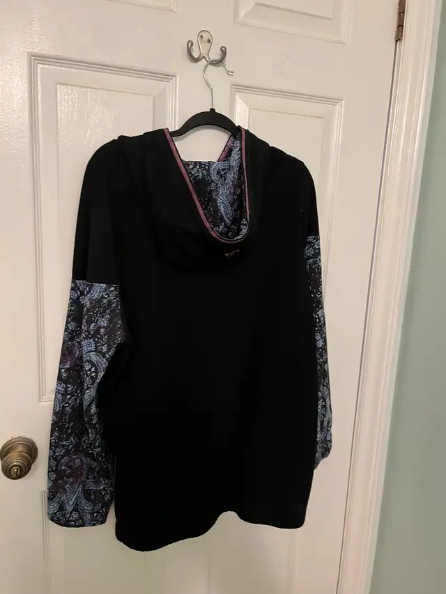 Active Zone hoodie, size X, $1063838168357123121