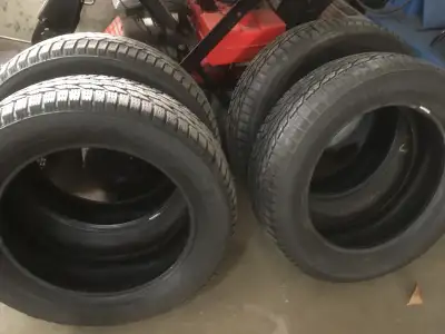 4 pneus d’hiver firestone winter force-2 225-60R18 Usure 7/32 $225 Messages via Kijiji seulement pas...