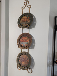 Décoration murale support &  assiettes en cuivre émaillées