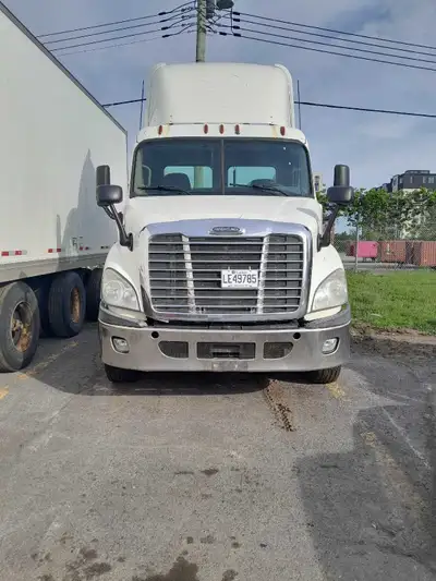 Freightliner Cascadia 2012, bonne mecanique moteur 12.8 L HP.410, inspection valide jusqu'à 08,2026,...