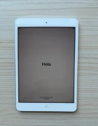 L'iPad Mini 2 (modèle A1489) est une tablette Apple lancée fin 2013, dotée d'un écran Retina de 7,9...