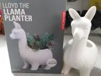 Lloyd the llama planter - kikkerland
