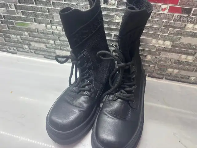 Christian Dior Women's Leather Boots Size 7 in Women's - Shoes in Oshawa / Durham Region - Image 5