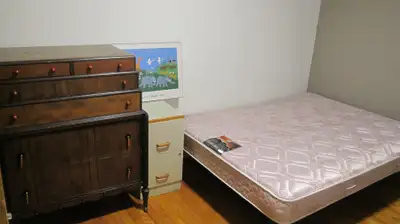 Super Clean Bedrooms, Double Bed near Du College Metro Station