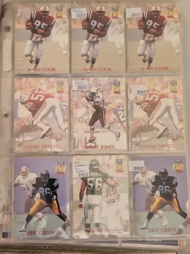 100 FOOTBALL CARD SLEEVES GUESSING OVER 700 CARDS in Arts & Collectibles in Kitchener / Waterloo - Image 5