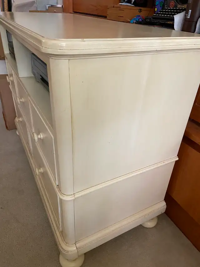 Entertainment stand, Dresser, Cabinet in TV Tables & Entertainment Units in City of Toronto - Image 4