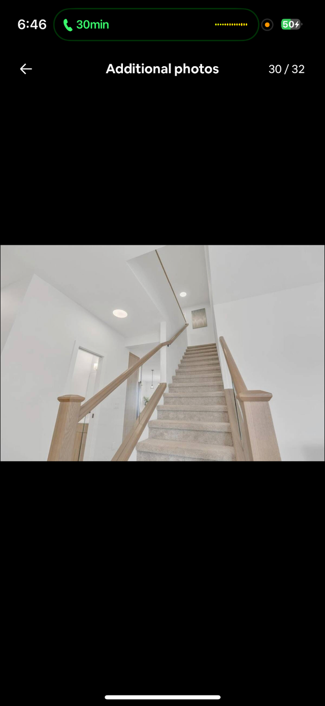 Spacious 4-Bedroom Family Home Overlooking the Lake in Manitoba in Canada - Image 3