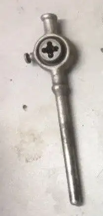 Hand Threader Diehead with handle in Hand Tools in Vernon - Image 2
